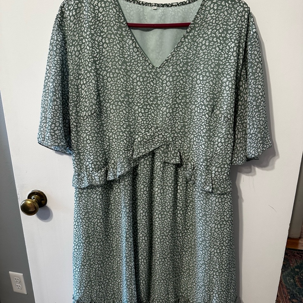 Elegant Green Patterned Dress